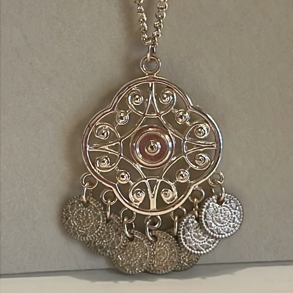 31” gold tone Infinity chain necklace 2” open scrollwork pendant w/8 medallions - Picture 3 of 14